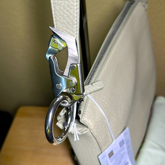 BURBERRY Shoulder Bag with Velvet/Suede Interior & Adjustable Strap - Picture 6 of 16